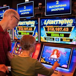 Casino Games & Jackpots by Lightning Link Casino